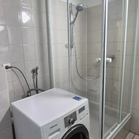 Monteur- & Geschaeftsapartment Mit Parkplatz Appartamento